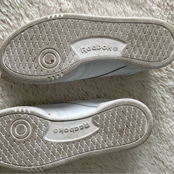 Reebok Women’s Classic White Sneakers Size 6.5 - Picture 5 of 6